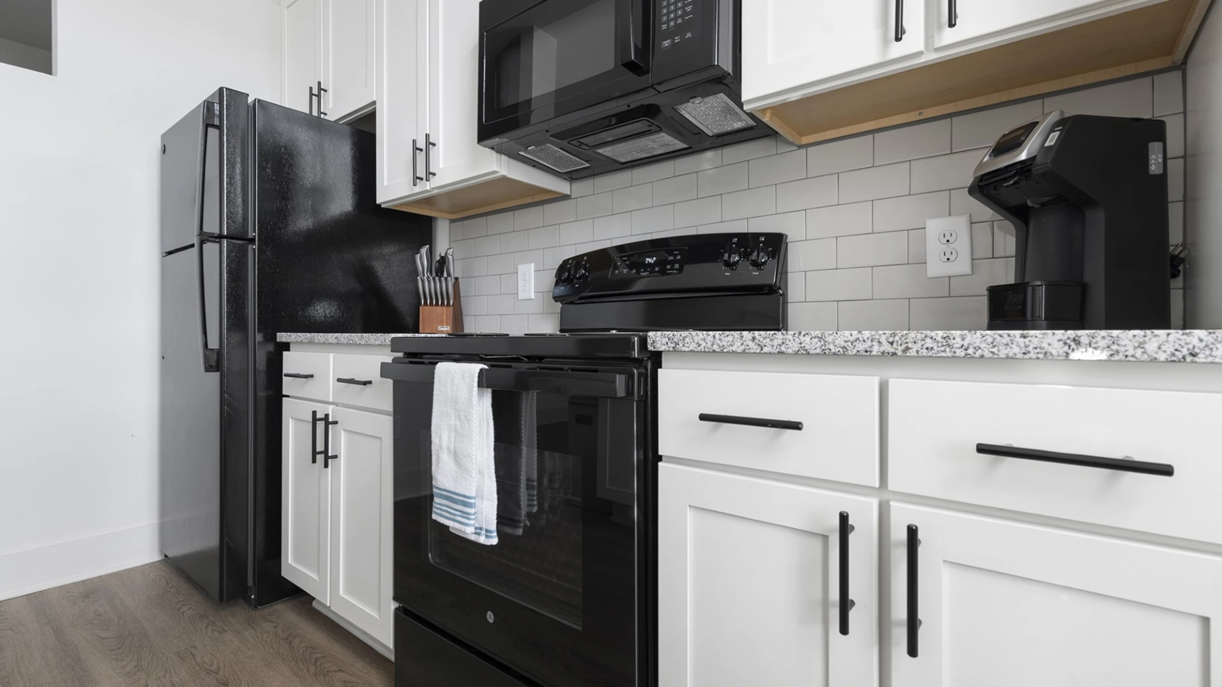 the henry charlotte nc apartments kitchen